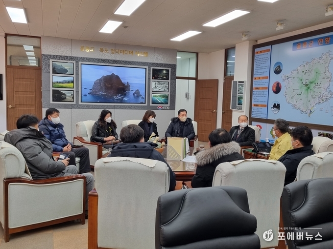 글로벌선진학교(GVCS, 이사장 남진석)는 8일 울릉군수와 국제학교 유치에 관한 정담회를 진행하고 있다. (사진=김경순)