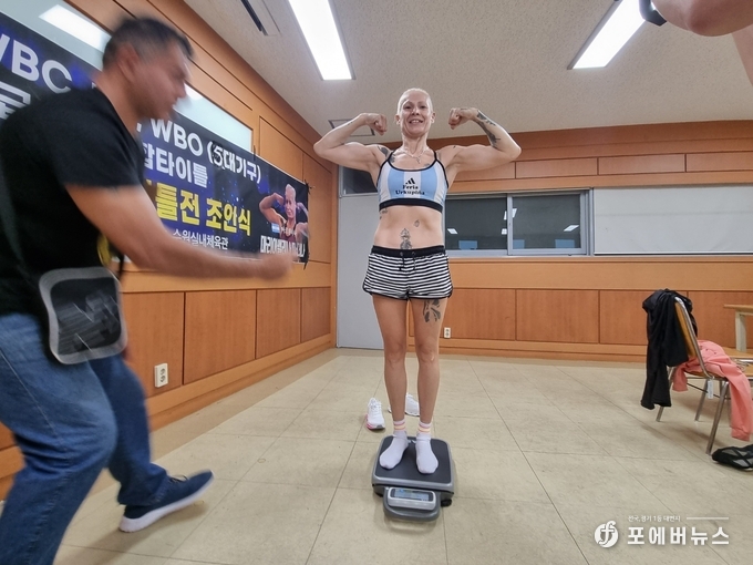 게체량을 통과한 마리아에레나마더나(아르헨티나)WBO세게챔피언. (사진=김경순 기자)