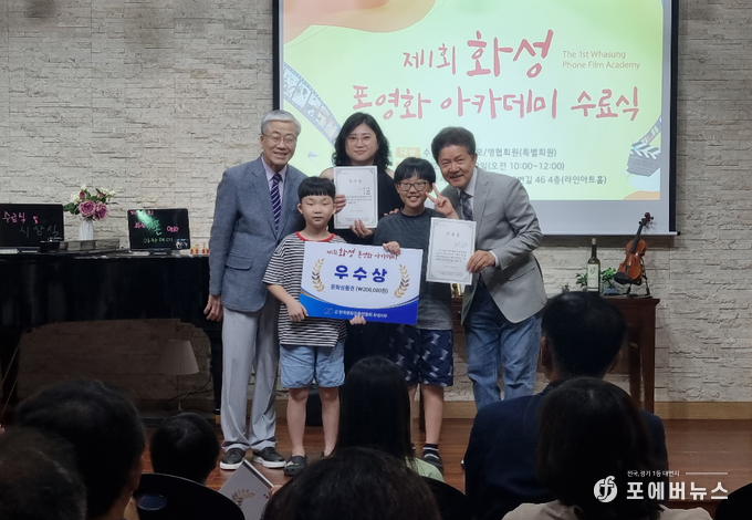 우수상을 수상한 서우리 학보무, 이기혁, 박세훈 학생. (사진=김경순 기자)