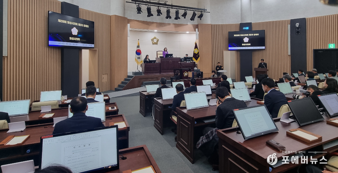 화성시의회 김경희 의장이 15일 제226회 제2차 정례회 중 1차 본회의 개회를 선언하고 있다. (사진=김경순)