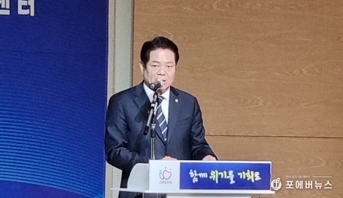 최대호 안양시장이 21일 안양아트센터에서 기자회견을 열고 2025년 시정운영 계획을 발표하고 있다. (사진=김경순)