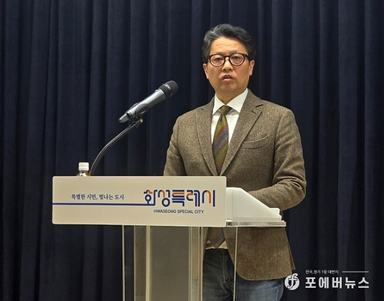 조승현 대변인이 14일 화성시 대회의실에서 브리핑을 통해 언론과의 소통을 강화해나갈 것을 설명하고 있다.(사진=김경순)