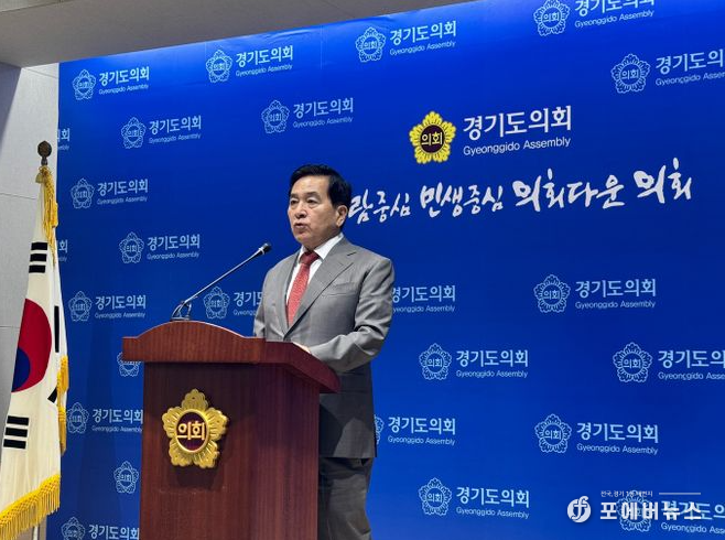 심재철 국민의힘 경기도당 위원장이 9일 경기도의회에서 출마선언 기자회견을 하고 있다.