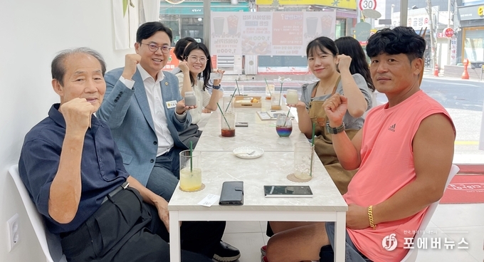 경상원, ‘전통시장 청년상인 육성사업’ 순항…청년 창업 ‘단디한입’ 방문 응원