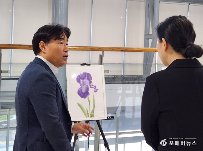 고양특례시의회 김운남 의장, 대화동 주민자치회 전시회 관람(사진=김운남 의장 페이스북 캡처)