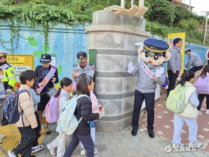 안양동안경찰서, 호원초 등굣길 교통안전 캠페인 실시