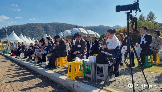 제15회 북한강문학제에 참가한 문인, 시인, 관계자와 가족들. (사진=김경순)