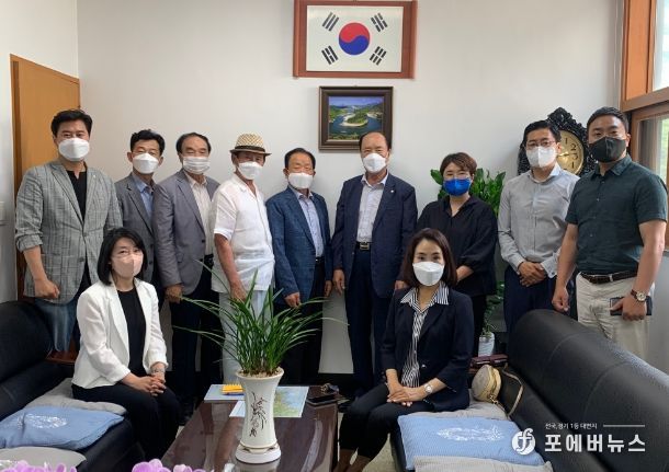 김포시의회 더불어민주당 의원들, 대한노인회 김포시지부 찾아