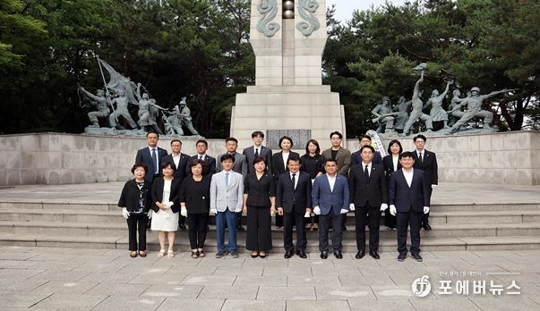 안양시의회, 제9대 안양시의회 의원 현충탑 참배
