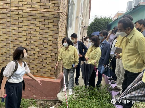 성남시의회 행정교육위원회, 성남제일초등학교 옹벽 붕괴 우려 현장 방문