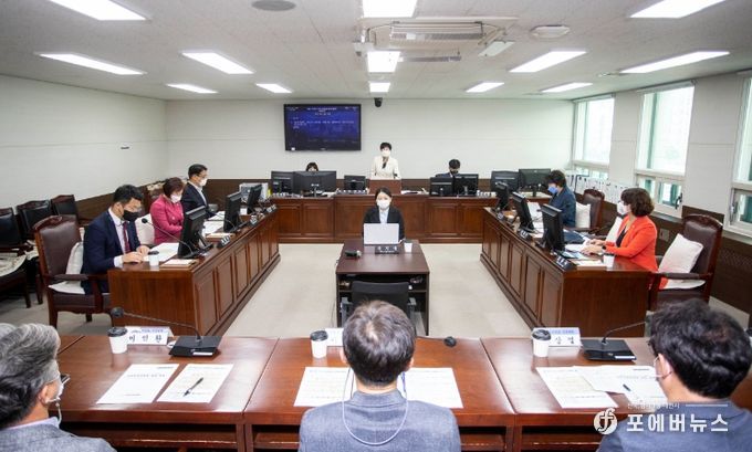 안산시의회가 27일 의회 제2상임위원실에서 ‘제277회 임시회 폐회중 의회운영위원회’를 열어 제278회 제1차 정례회 의사일정을 확정했다. 사진은 이날 의회운영위원회 중 한 장면.