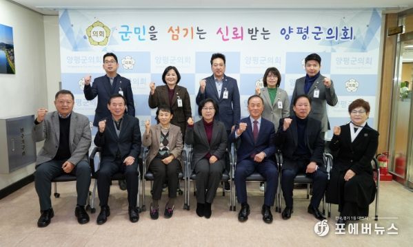 공무 국외출장 심사위원회 개최 후 기념촬영
