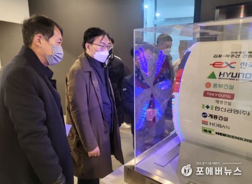엄진섭 김포시 부시장은 19일 ‘수도권제2순환고속도로(김포∼파주 간) 제2공구’ 현장을 방문, 현장행정을 실시했다