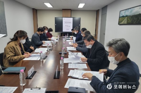 엄진섭 김포시 부시장이 설 연휴 종합대책을 점검하고 있다.