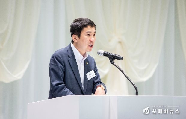 축사를 하고 있는 송바우나 의장
