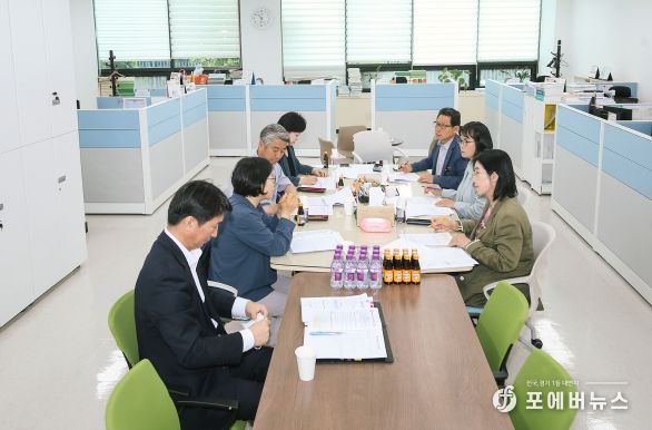 사전보고회 진행중인 경제환경위원들.