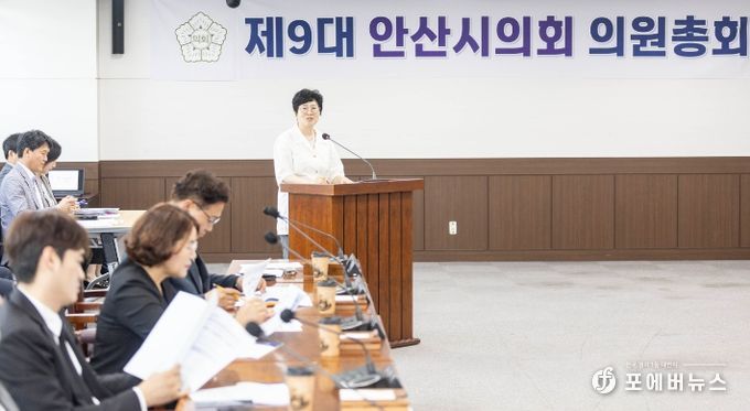 박은경 의회운영위원장이 이날 총회 사회를 보고 있는 모습. 사진2는 이날 총회 중 한 장면