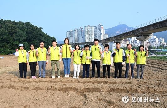 의정부시의회, 신곡체육공원 해바라기 씨앗 파종 동참