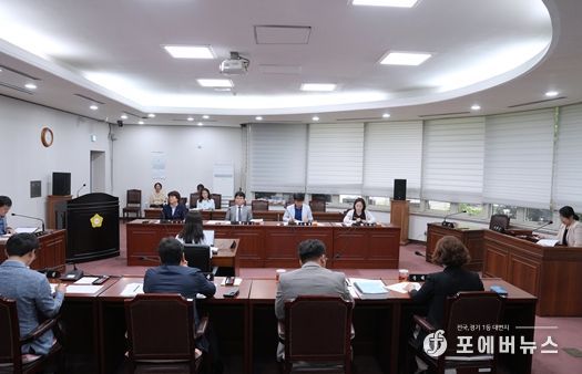 하남시의회 예산결산특별위원회(위원장 오지연)가 지난 20일 집행부에서 제출한 제2회 추경예산안을 심의하고 있다. (사진 하남시의회 제공)