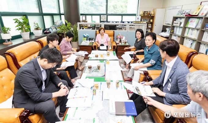 안산시의회 문화복지위원회와 도시환경위원회가 16일 안산시 집행부와 간담회를 가졌다. 사진은 이날 문화복지위원회의 간담회 모습.