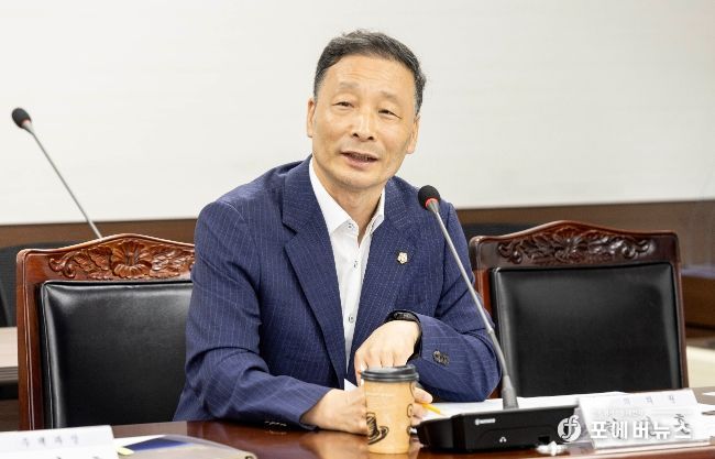 한명훈 의원이 지난 8월 30일 제284회 임시회 도시환경위원회에서 ‘안산시 공동주택 층간소음 예방 조례안’에 대해 설명하고 있는 모습.