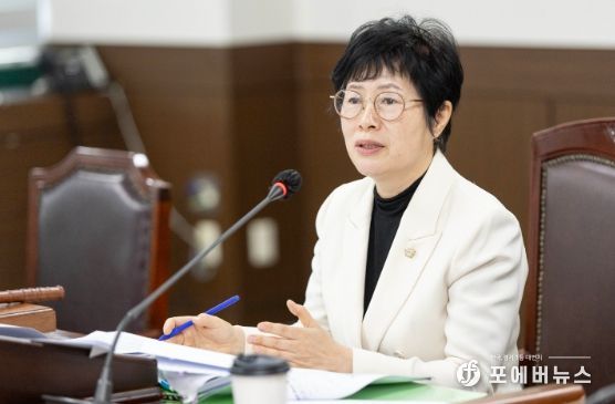 박은경 의원이 지난 10월 16일 제285회 임시회 의회운영위원회에서 발언하고 있는 모습.
