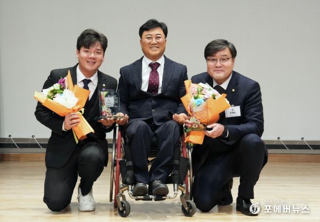 포천시의회 연제창·김현규 의원, '2023년 포천나눔의집장애인자립생활센터 사업보고회'에서 우수의원 감사패 수상