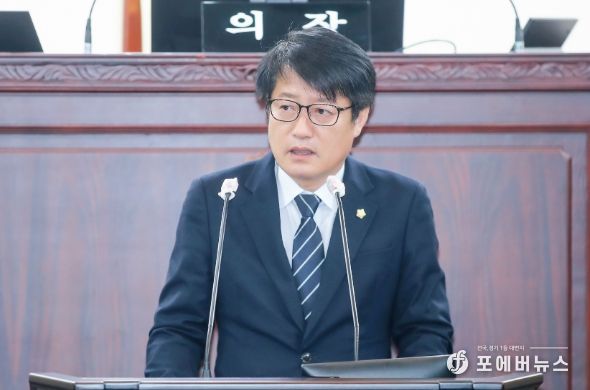 제227회 화성시의회 임시회 제1차 본회의 중 유재호 의원이 5분 자유발언을 하고 있다.