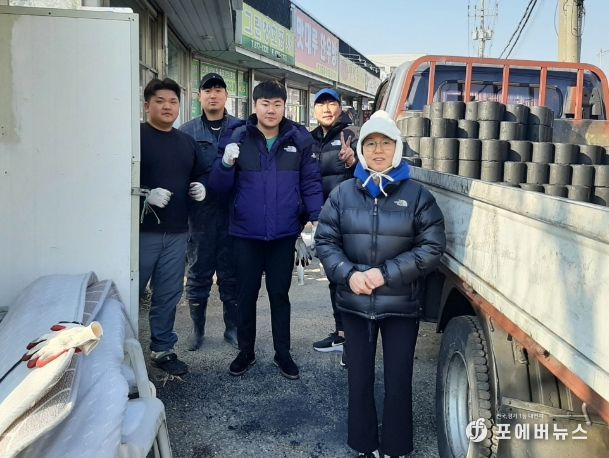 ‘엄마의 부엌’ 독거노인을 위한 1,000장 연탄 기부 봉사