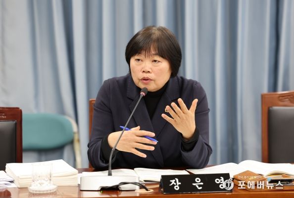 장은영 의원이 지난 13일 제378회 임시회 제2차 교육위원회 회의에서 질의하고 있다.