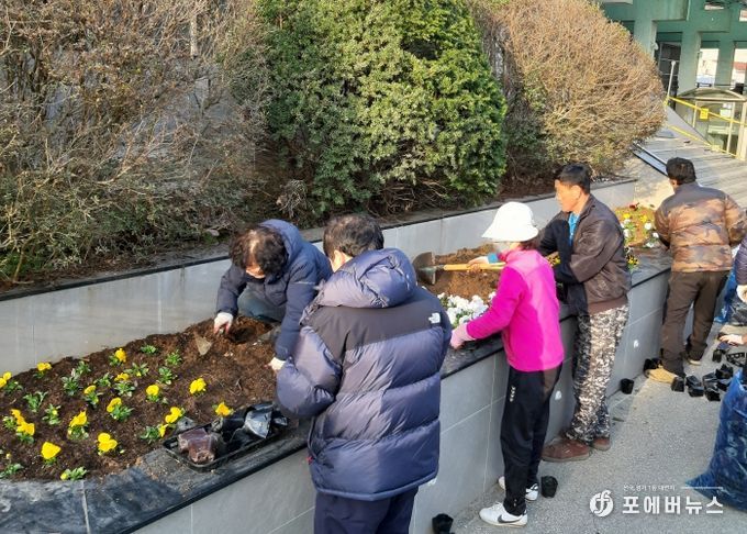 현덕면 바르게살기위원회, 봄맞이 봄꽃 식재