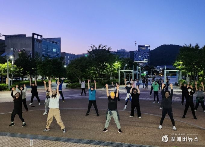 남악중앙공원에서 운영되고 있는 주민생활체조 프로그램