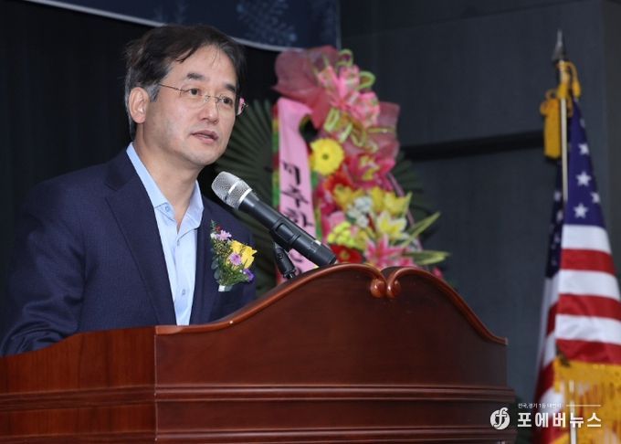 미주한인회총연합회 한국지부 신년 하례회에서 축사 중인 이동환 고양특례시장