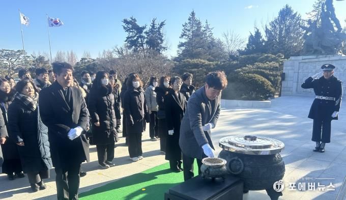연수생 현충탑 참배 사진