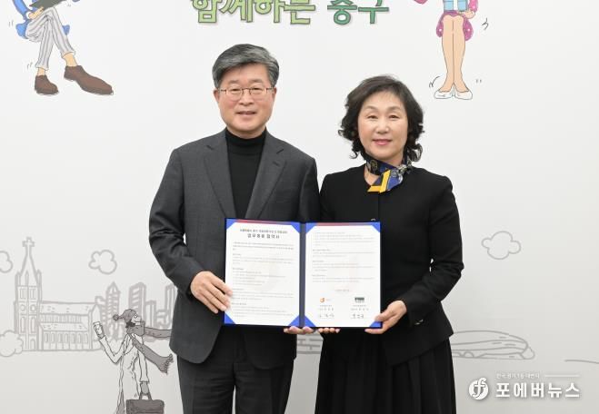 김길성 중구청장(좌)과 정성숙 국립정동극장 대표(우)