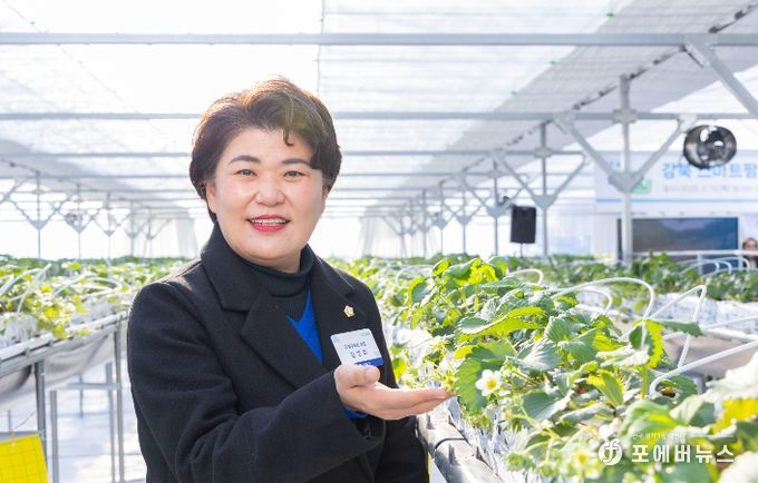 강북구의회 김명희 의장, 스마트팜 재배단지개장