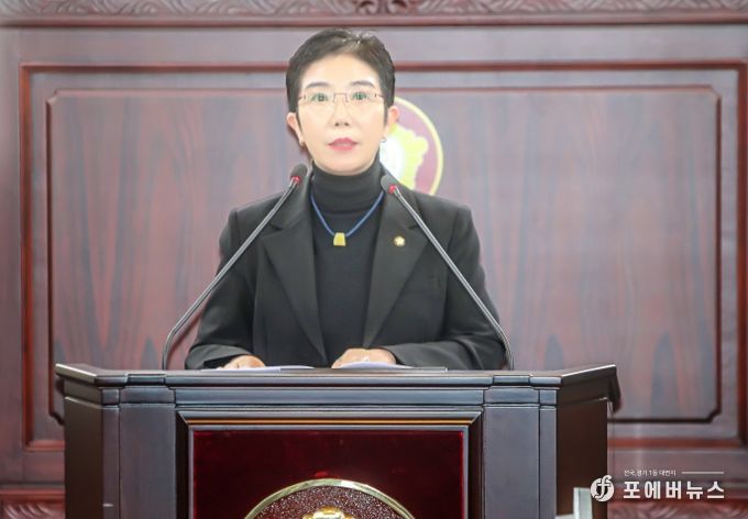 화성특례시의회 조오순 의원이 제239회 임시회 중 제2차 본회의에서 시정질문을 하고 있다.