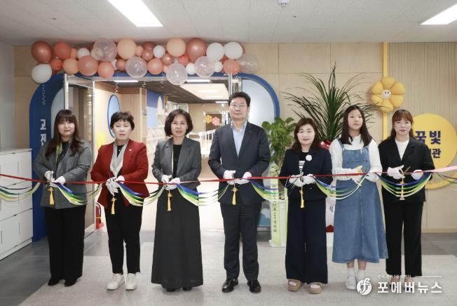 용인특례시는 17일 고진초등학교 '꿈빛도서관'을 리모델링하고 재개관했다