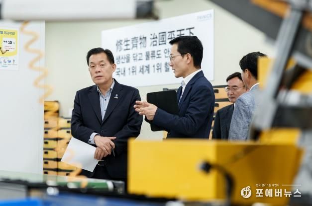 이재준 수원시장이 프리닉스㈜를 방문하고 있다.