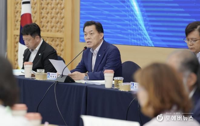 이재준 수원시장이 시청에서 열린 '국정과제 대응 TF' 회의에서 발언하고 있다. 