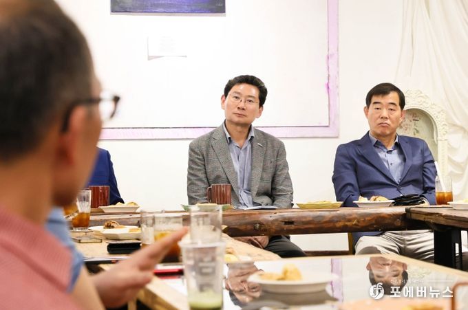 이상일 용인특례시장이 23일 처인구 지역내 상인들을 만나 지역상권 활성화 방안을 논의했다.