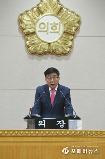윤창철 의장이 제381회 임시회 제5차 본회의를 주재하고 있다.
