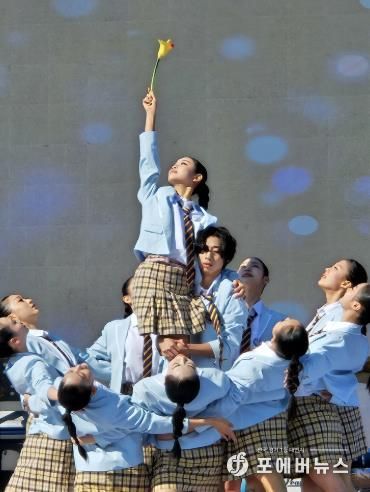 25일 ‘제2회 지역대표공연예술제-무안 네가 꽃’에서 펼쳐진 무대 공연