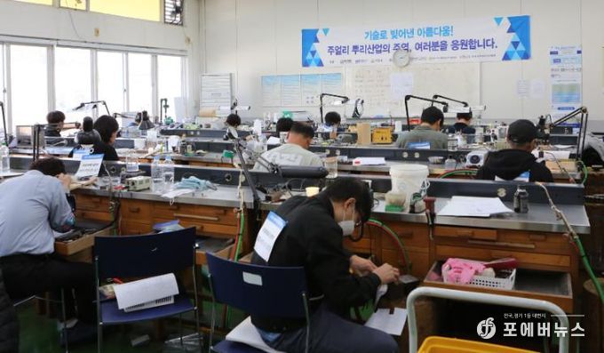 익산시_주얼리 뿌리기능경기대전_수상자 발표(기능경기대전 대회모습).