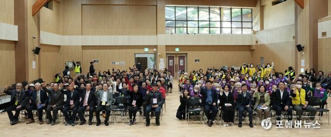 나주시가 국립나주숲체원 대강당에서 ‘숲속치매안심학교’ 졸업식을 개최했다.