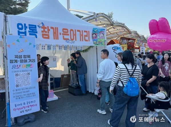 정화활동에 참여하고 있는 음식거리 영업주들