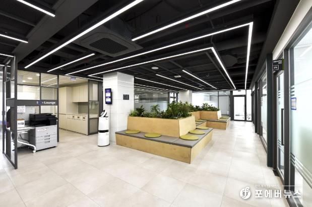 강동50플러스센터 공유사무실 내부 전경