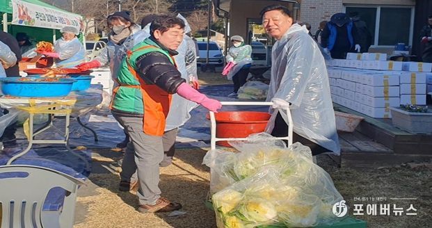 김정희 전남도의회 교육위원장 ‘삼산동 주민과 함께 하는 사랑의 김장 나눔 행사’ 봉사 활동