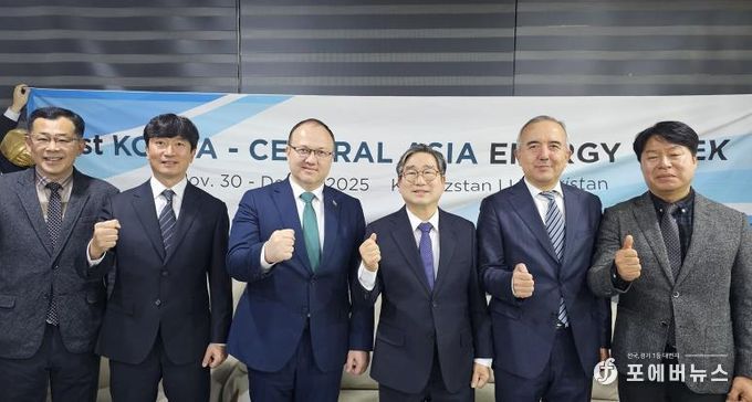 지난 5일 강상구 나주 부시장(오른쪽 세 번째)이 우즈베키스탄 경제위원회 목토르 우마로프 의장(왼쪽 세 번째)을 비롯한 관계자들을 만나 에너지 전환과 신도시 개발 분야 관련 협력을 논의했다.