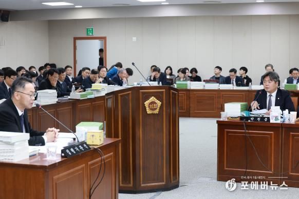 본예산 심사 중인 박원종 전남도의원